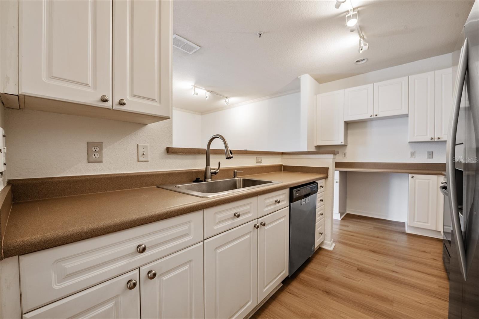 Image 7 of 30 For 4221 Spruce Street 1302