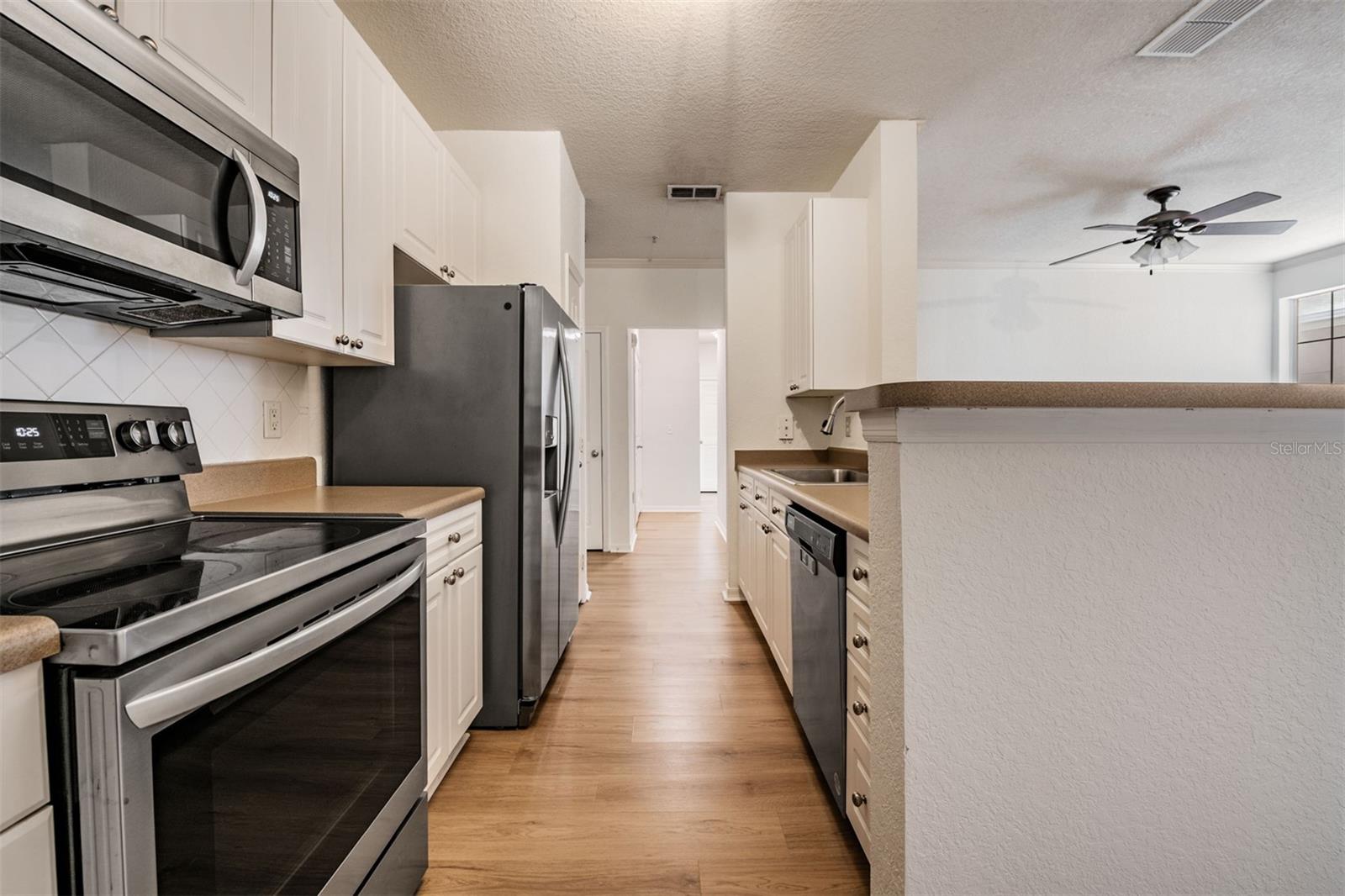 Image 9 of 30 For 4221 Spruce Street 1302