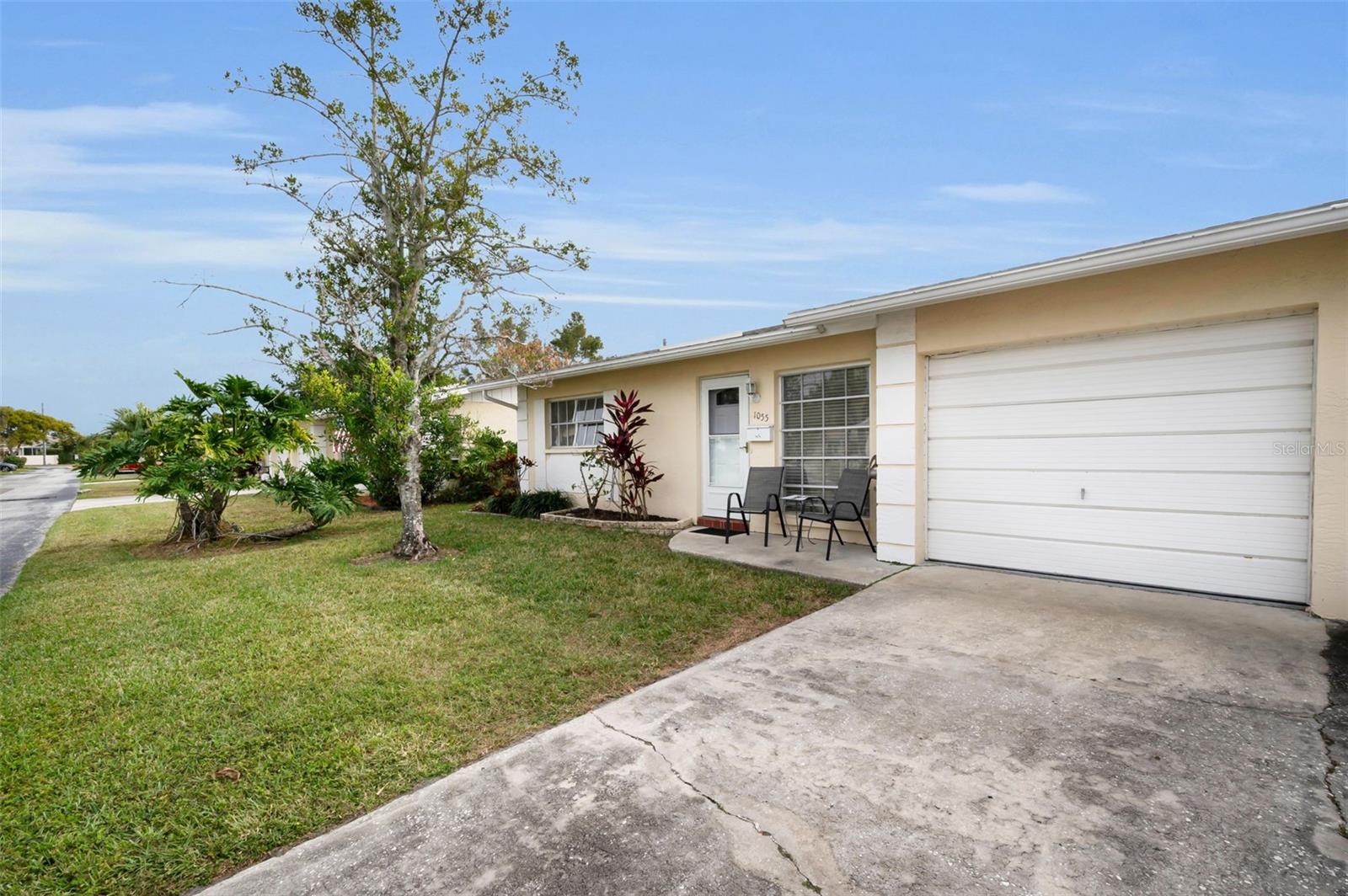 Image 2 of 50 For 1055 Loch Haven Drive S