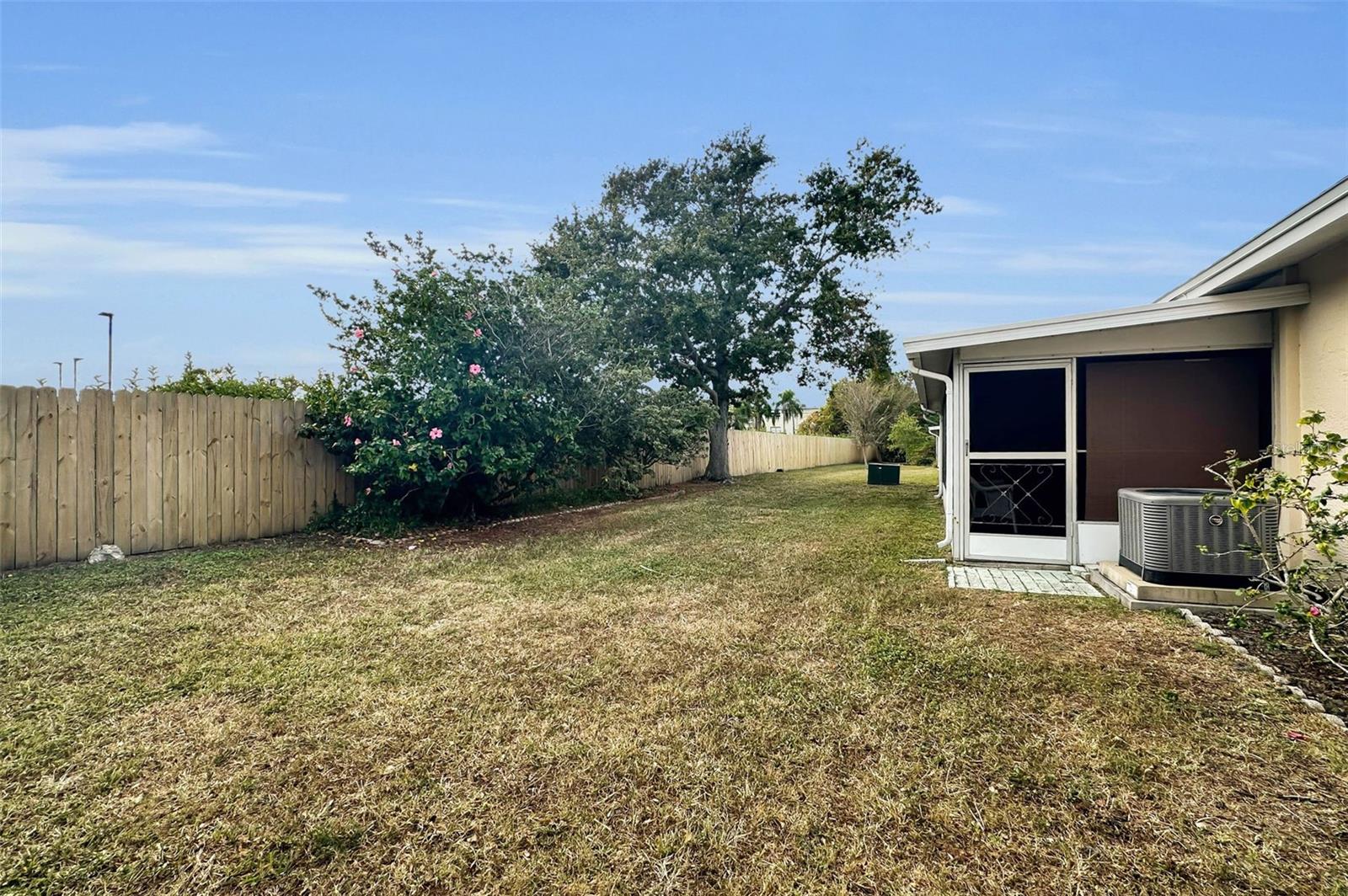 Image 36 of 50 For 1055 Loch Haven Drive S