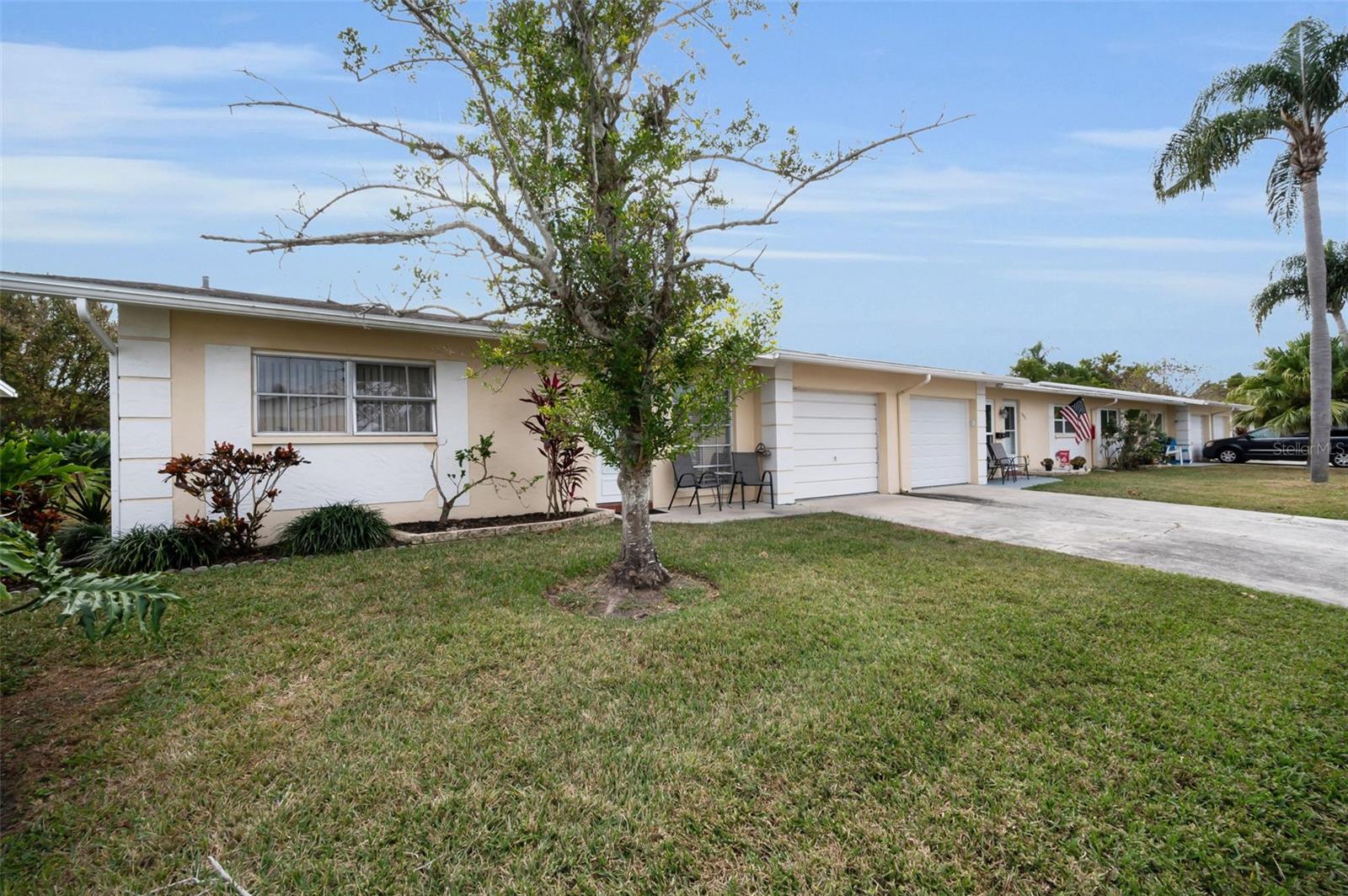 Image 4 of 50 For 1055 Loch Haven Drive S