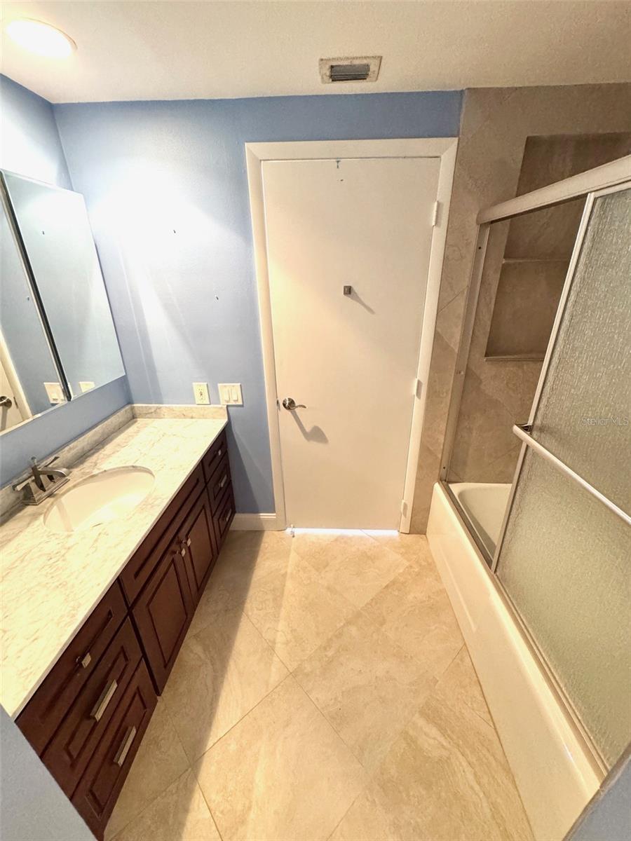 Image 37 of 57 For 1501 Gulf Boulevard 603