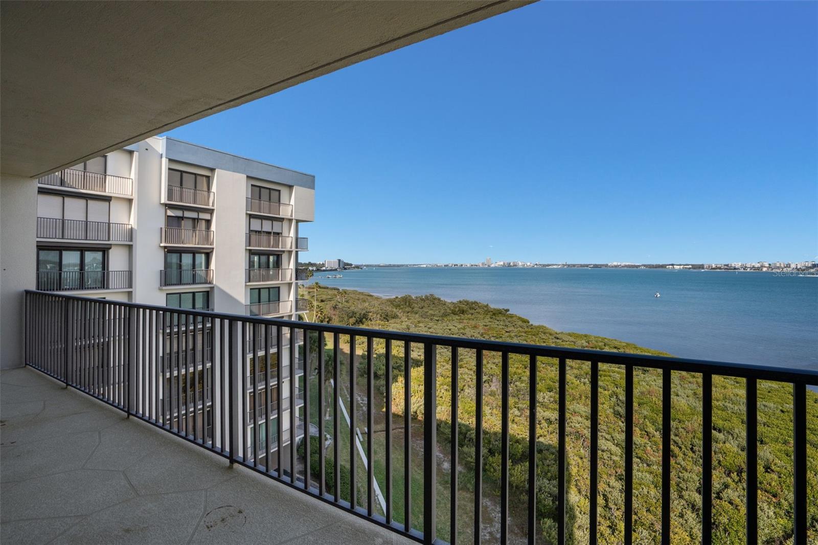 Image 9 of 57 For 1501 Gulf Boulevard 603