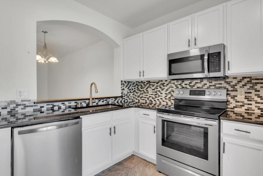 Image 11 of 30 For 15844 Fishhawk Falls Drive