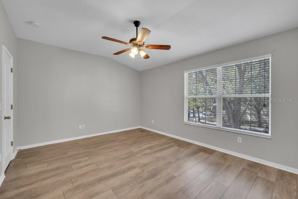 Image 14 of 30 For 15844 Fishhawk Falls Drive