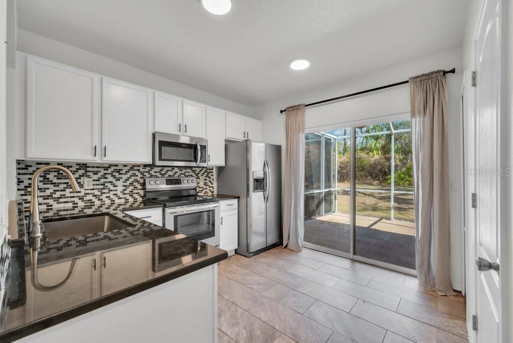 Image 8 of 30 For 15844 Fishhawk Falls Drive