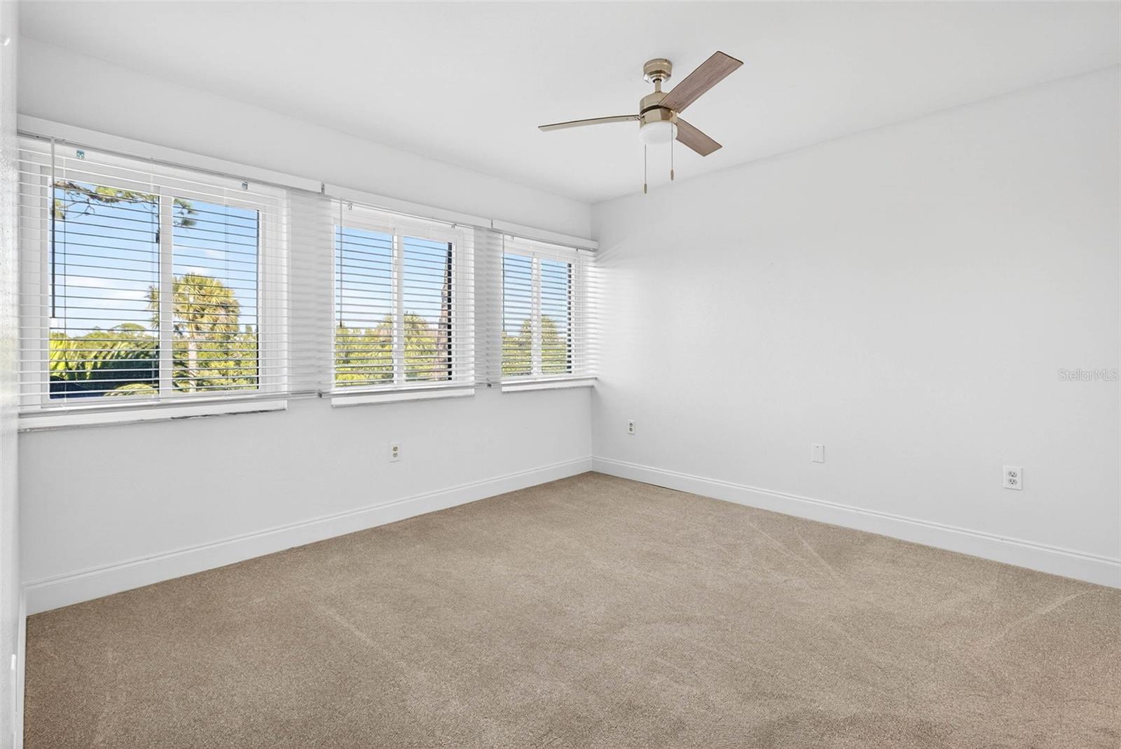 Image 11 of 30 For 1805 Mariner Drive 52