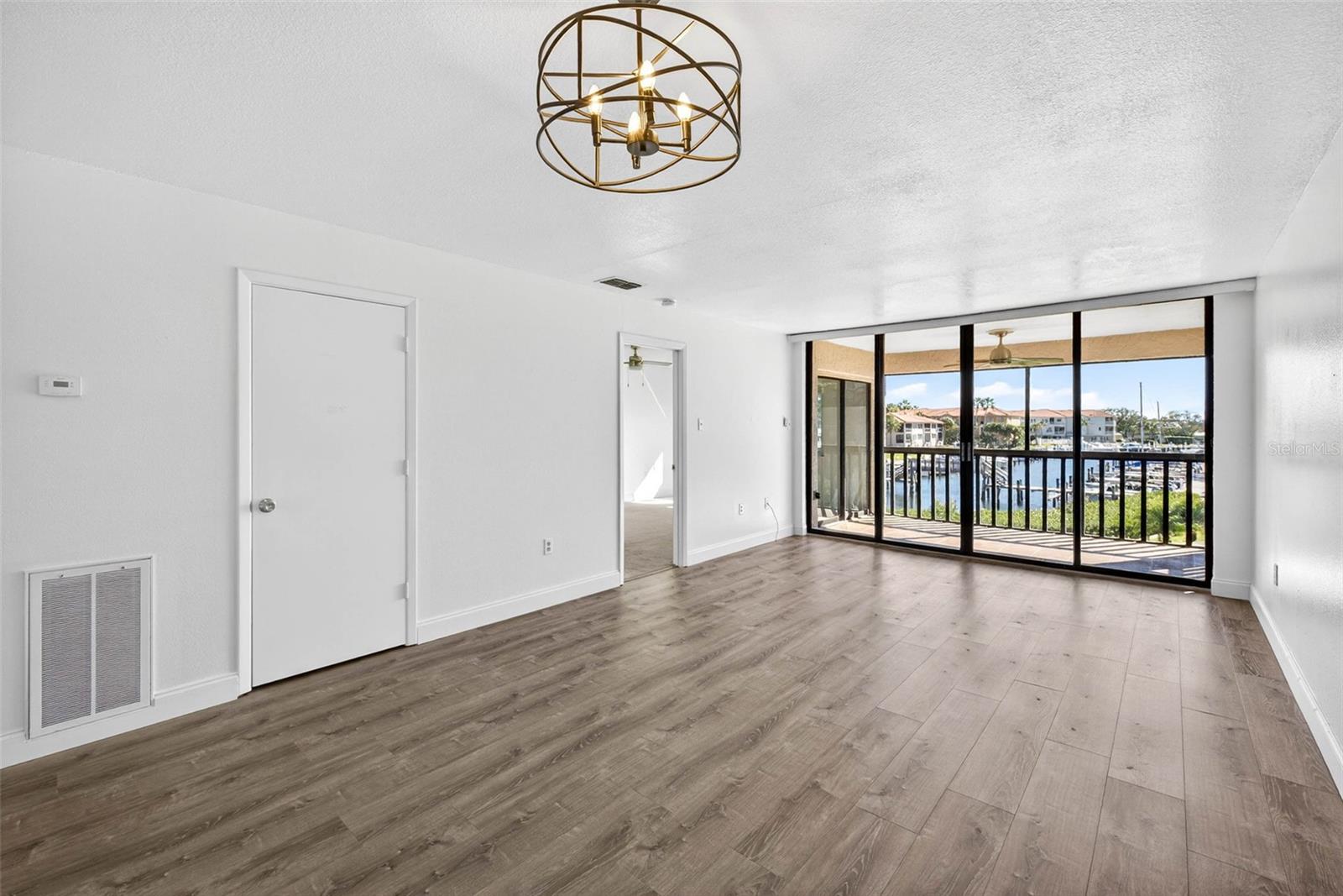 Image 9 of 30 For 1805 Mariner Drive 52