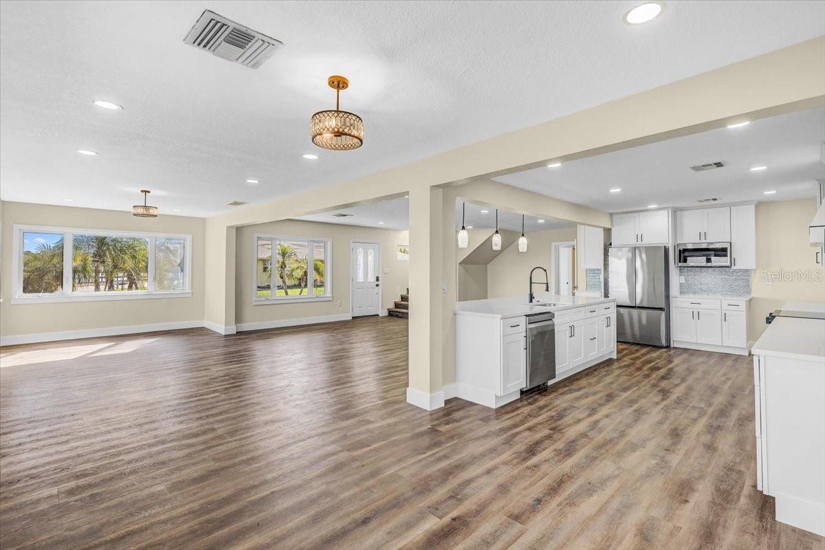 Image 12 of 68 For 2201 Riverview Boulevard