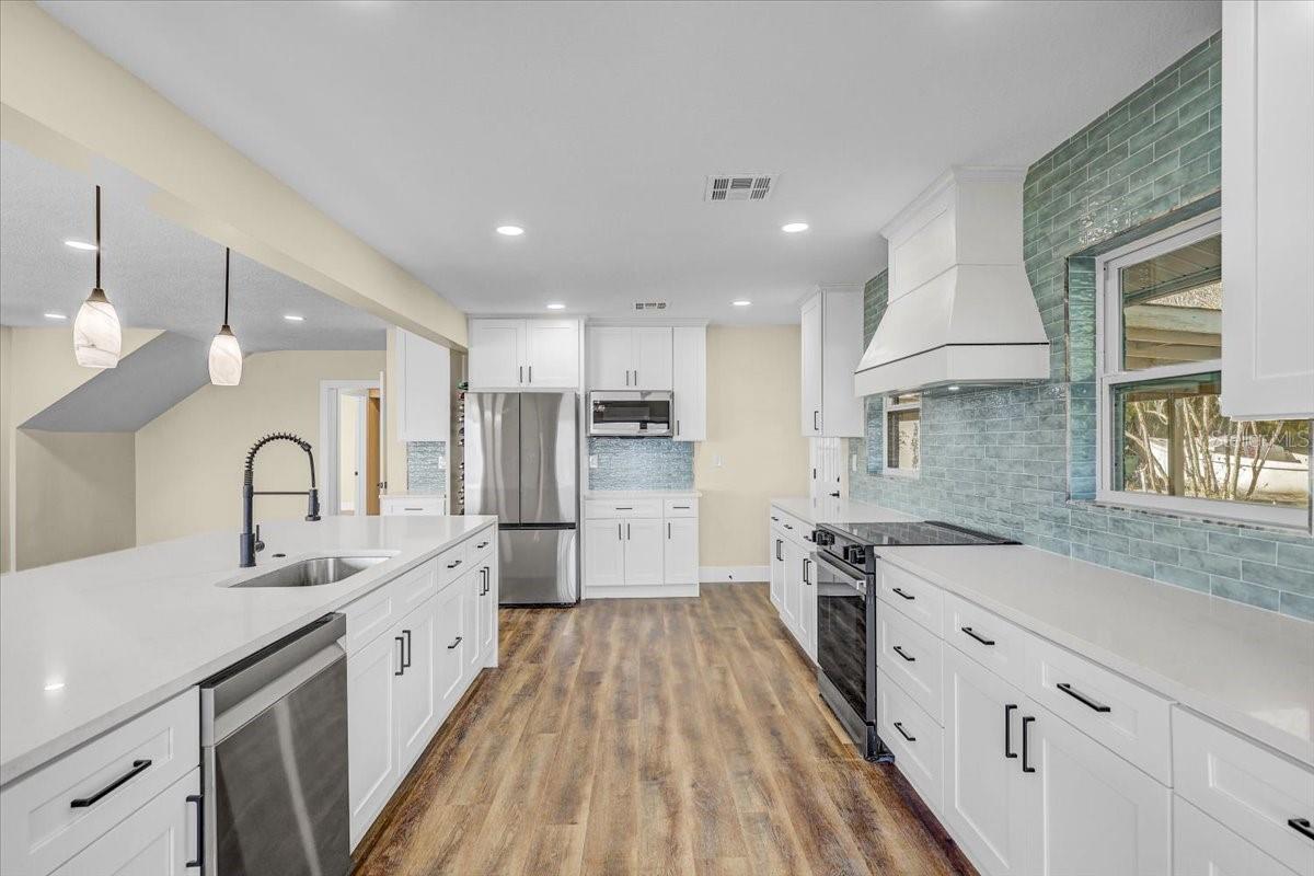 Image 14 of 68 For 2201 Riverview Boulevard