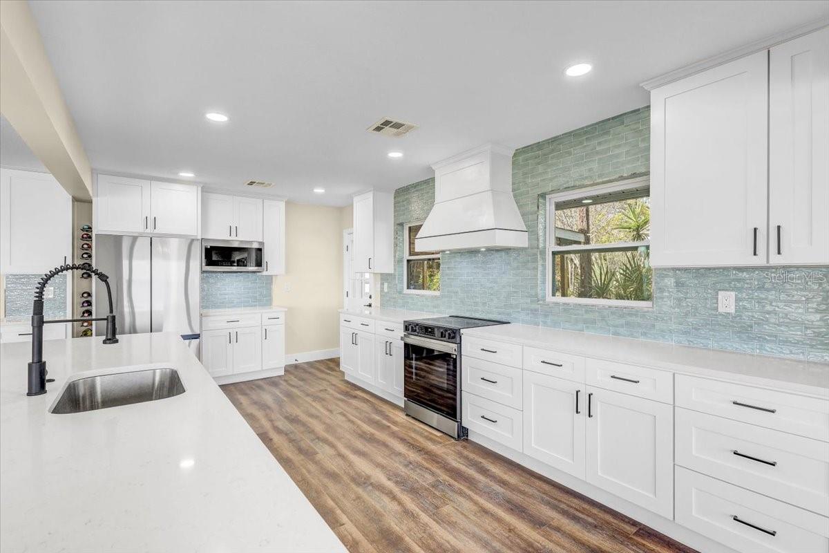 Image 18 of 68 For 2201 Riverview Boulevard