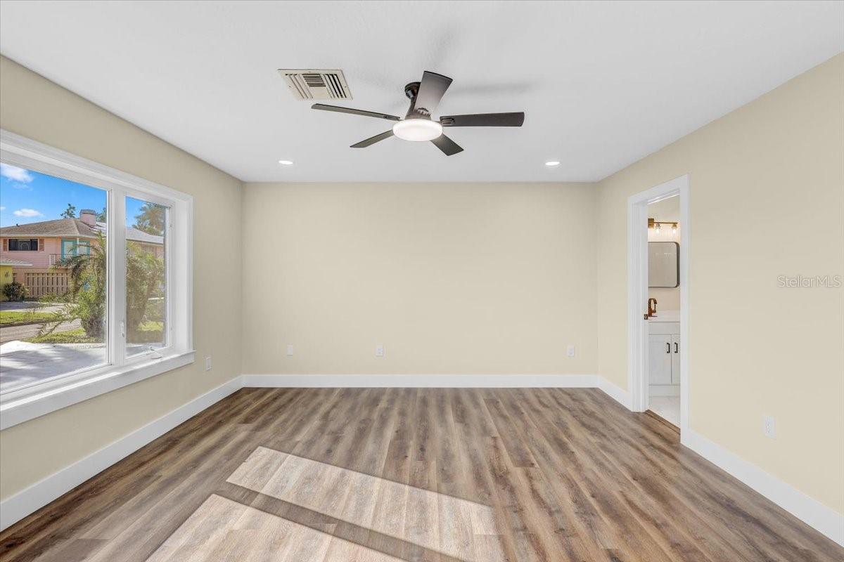 Image 20 of 68 For 2201 Riverview Boulevard