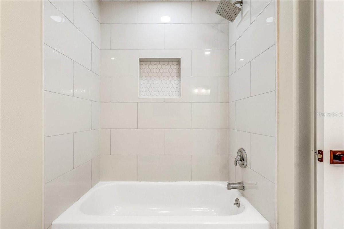 Image 23 of 68 For 2201 Riverview Boulevard