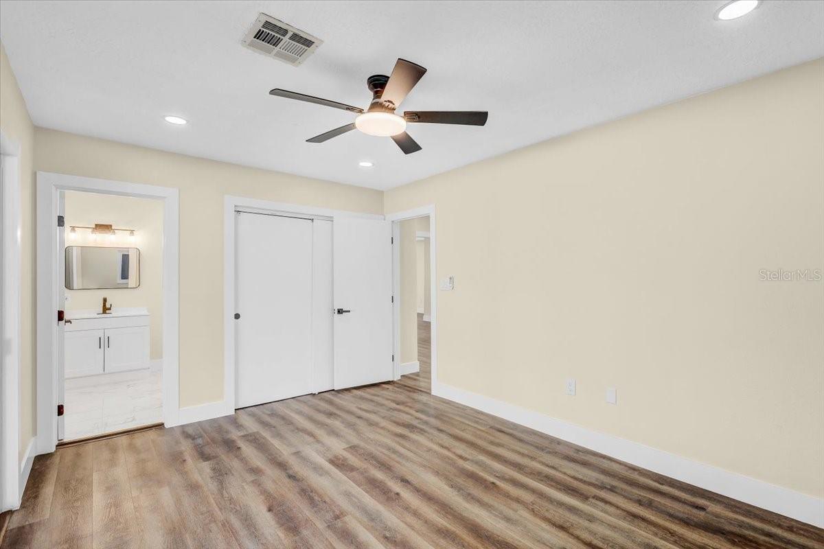 Image 26 of 68 For 2201 Riverview Boulevard