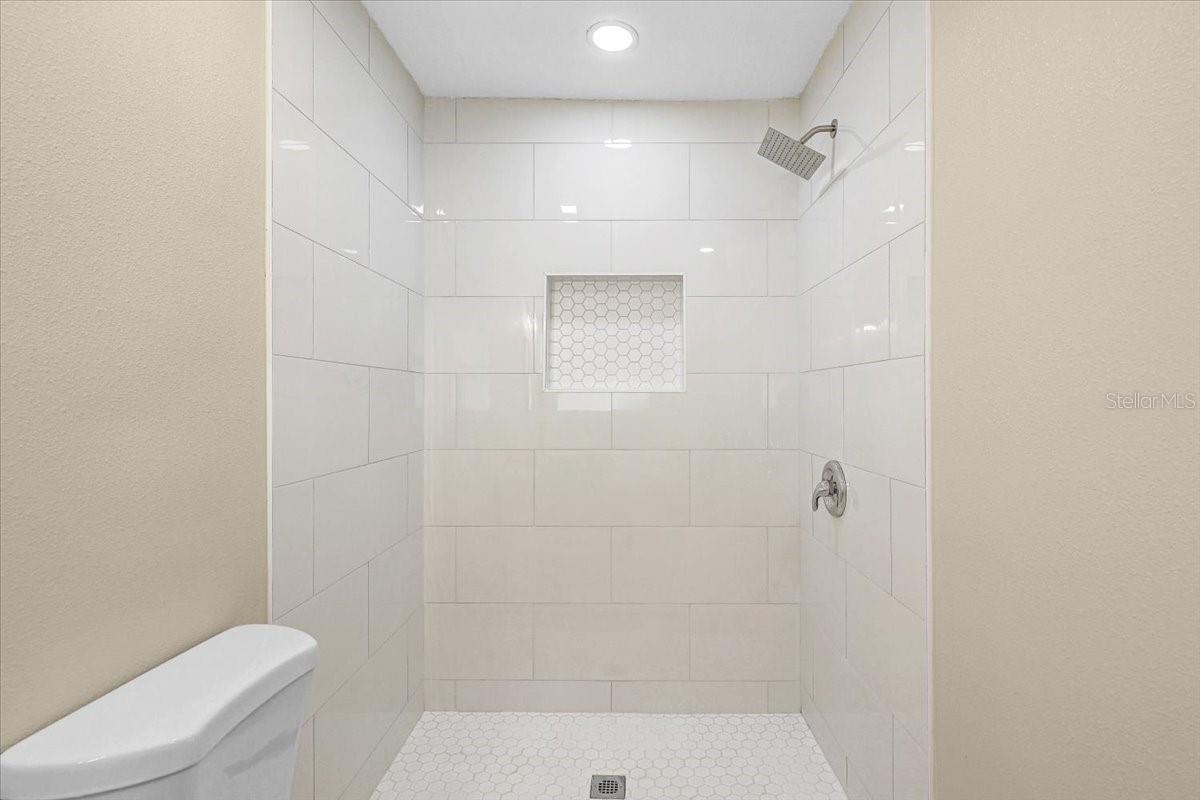 Image 28 of 68 For 2201 Riverview Boulevard