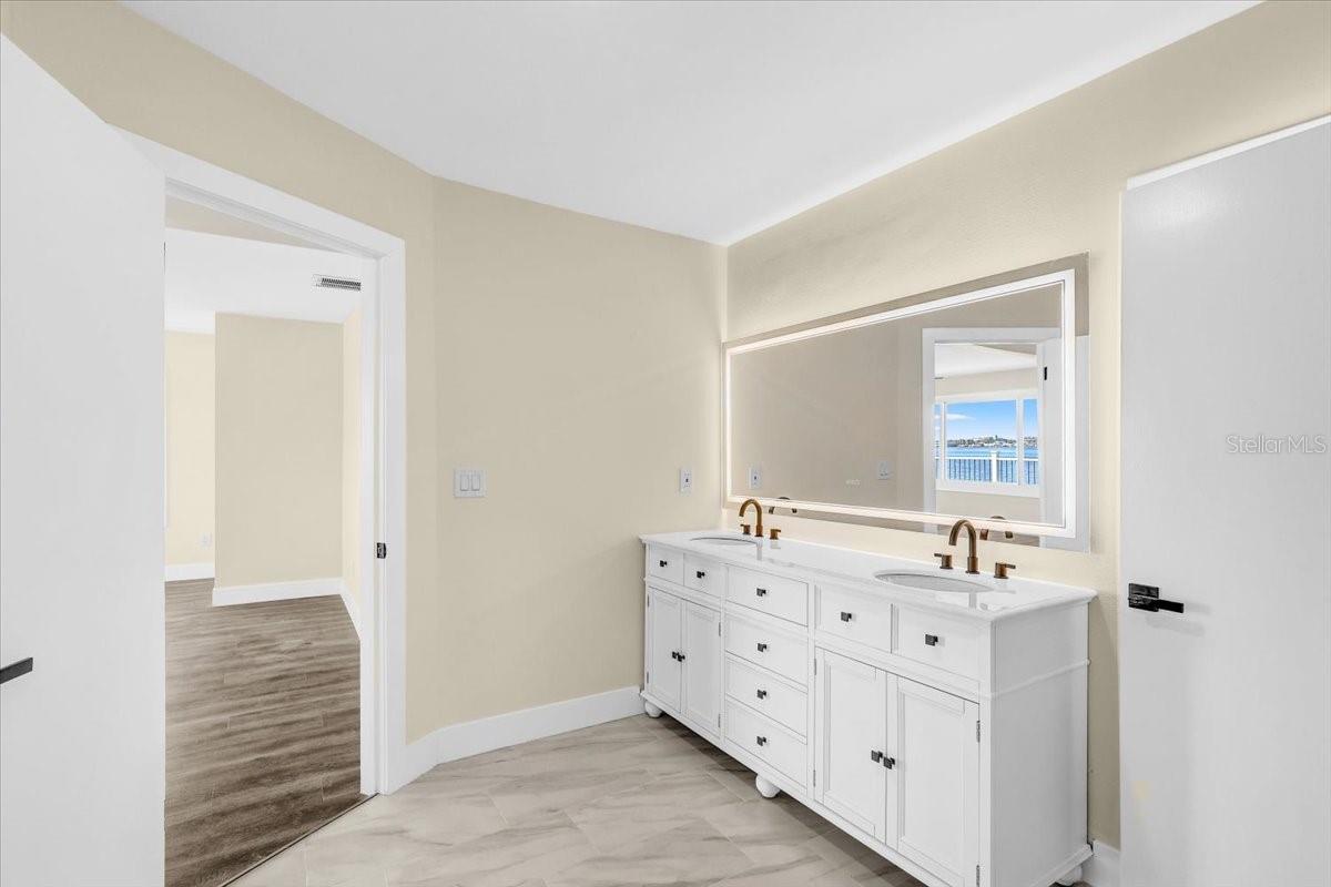 Image 38 of 68 For 2201 Riverview Boulevard