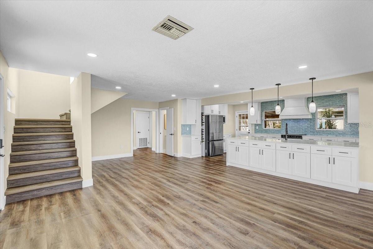 Image 5 of 68 For 2201 Riverview Boulevard