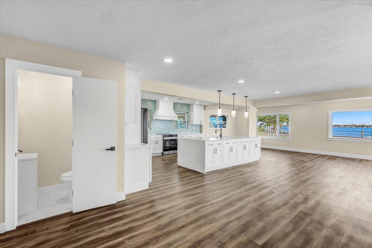 Image 6 of 68 For 2201 Riverview Boulevard