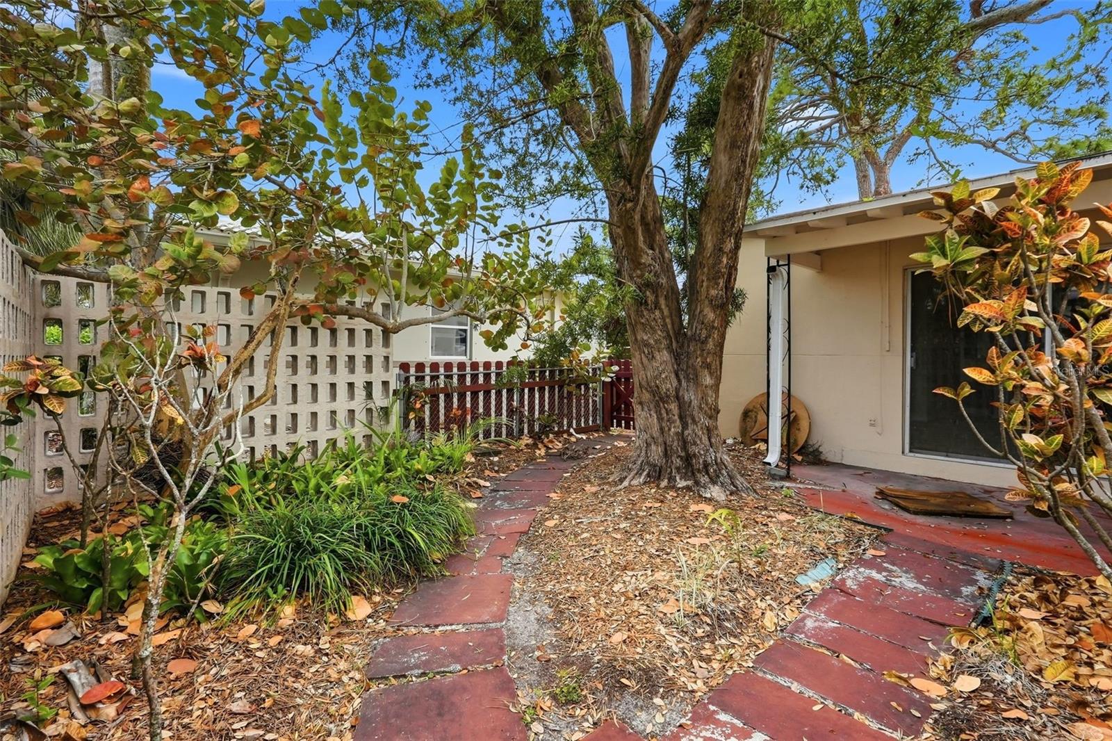 Image 6 of 13 For 280 Snell Isle Boulevard Ne