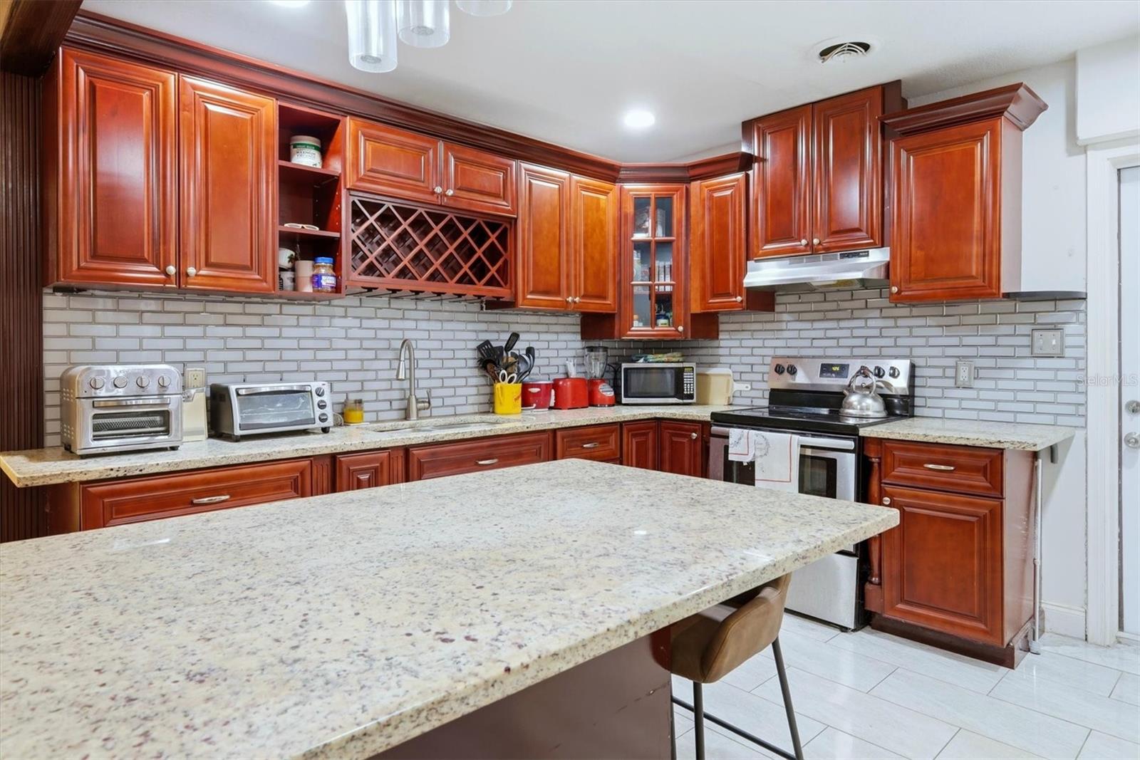 Image 17 of 38 For 7096 54th Avenue N