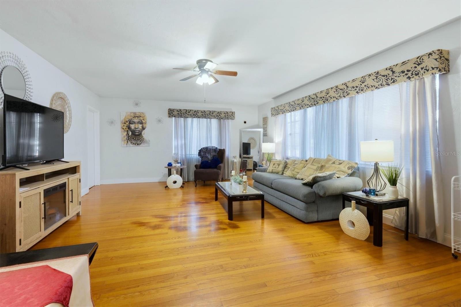 Image 9 of 38 For 7096 54th Avenue N