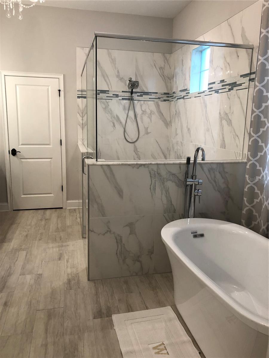 Image 16 of 21 For 4019 El Prado Boulevard