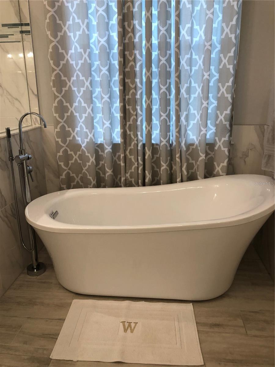 Image 20 of 21 For 4019 El Prado Boulevard