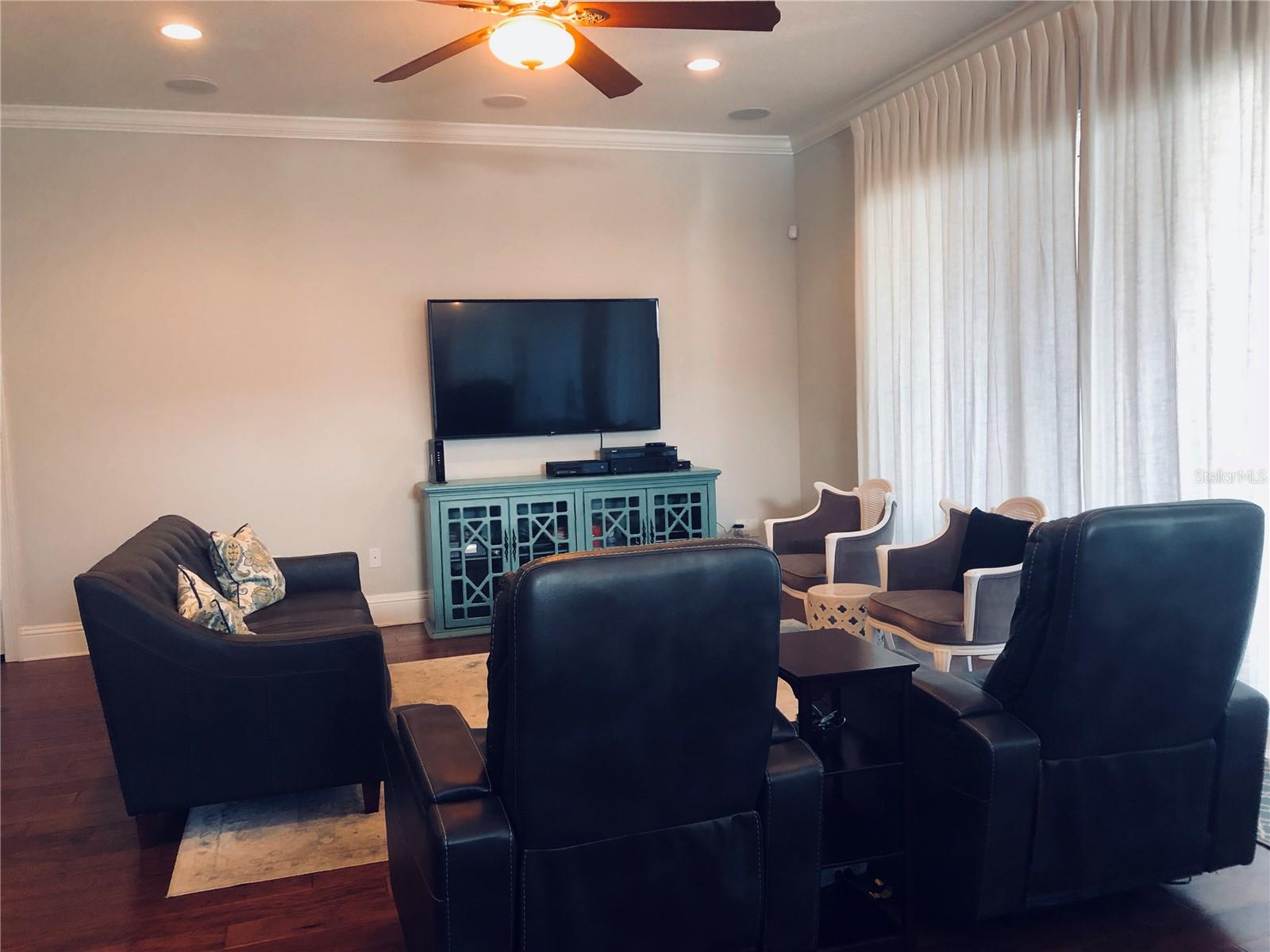 Image 8 of 21 For 4019 El Prado Boulevard