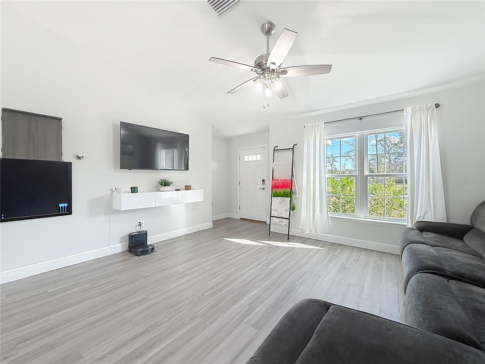 Image 7 of 54 For 1350 Manchester Drive