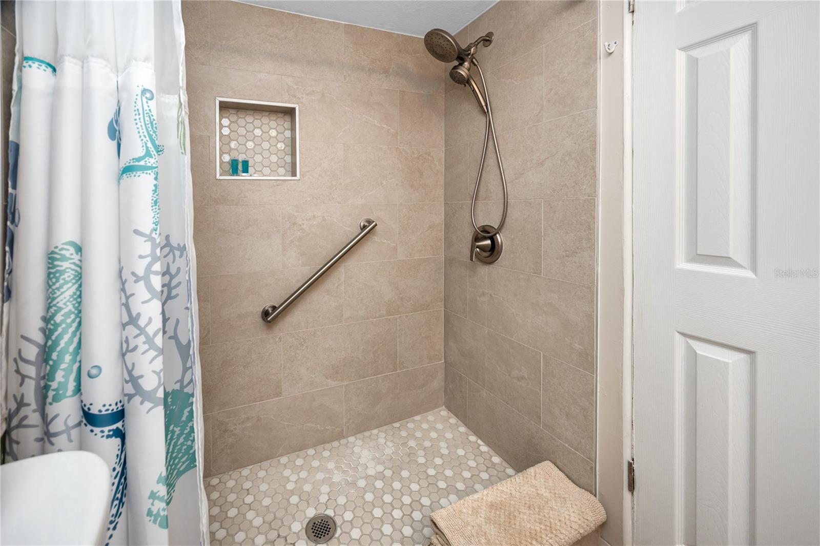 Image 18 of 49 For 282 Treasure Island Causeway 12