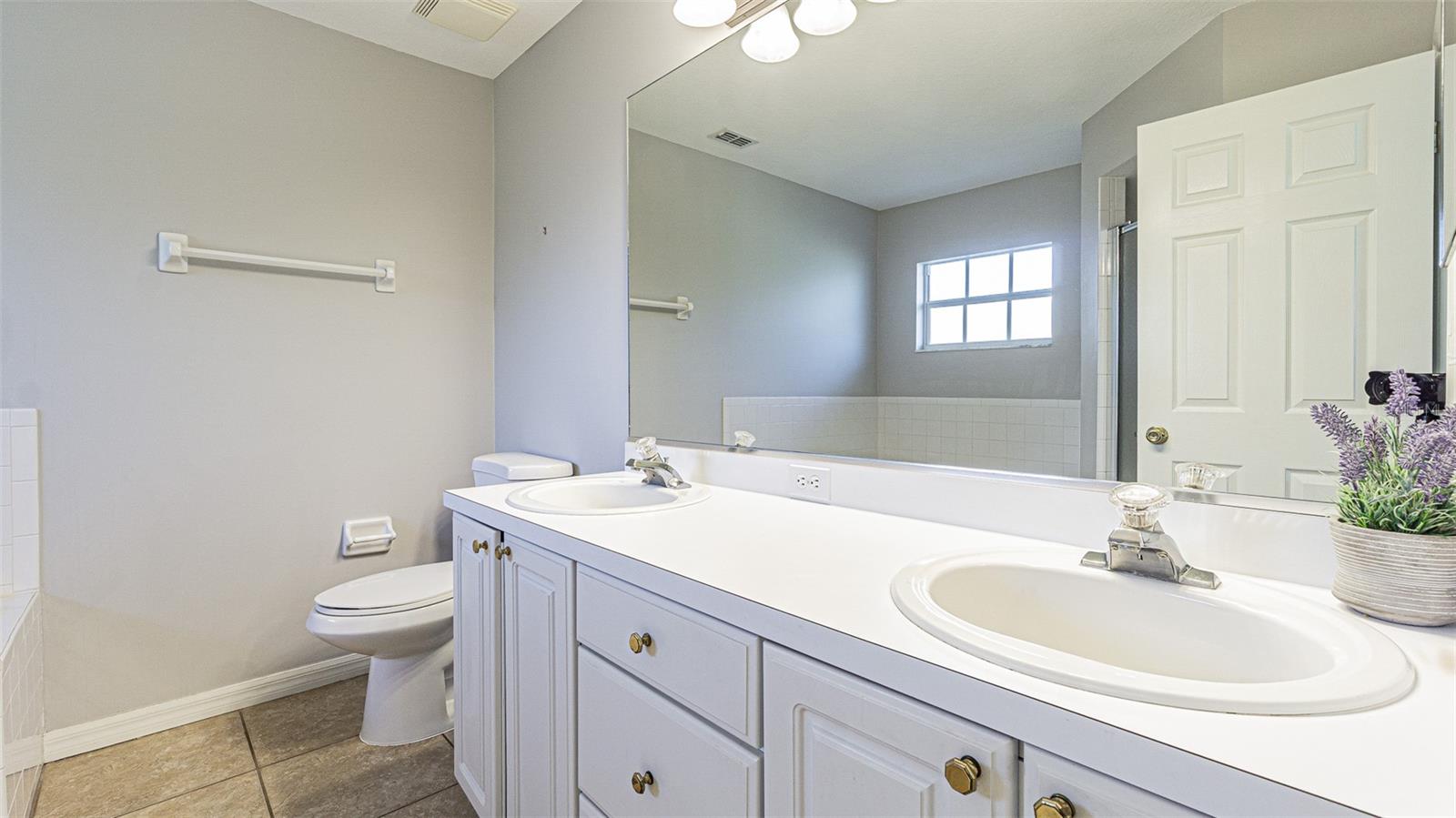 Image 18 of 88 For 11048 Moshie Lane