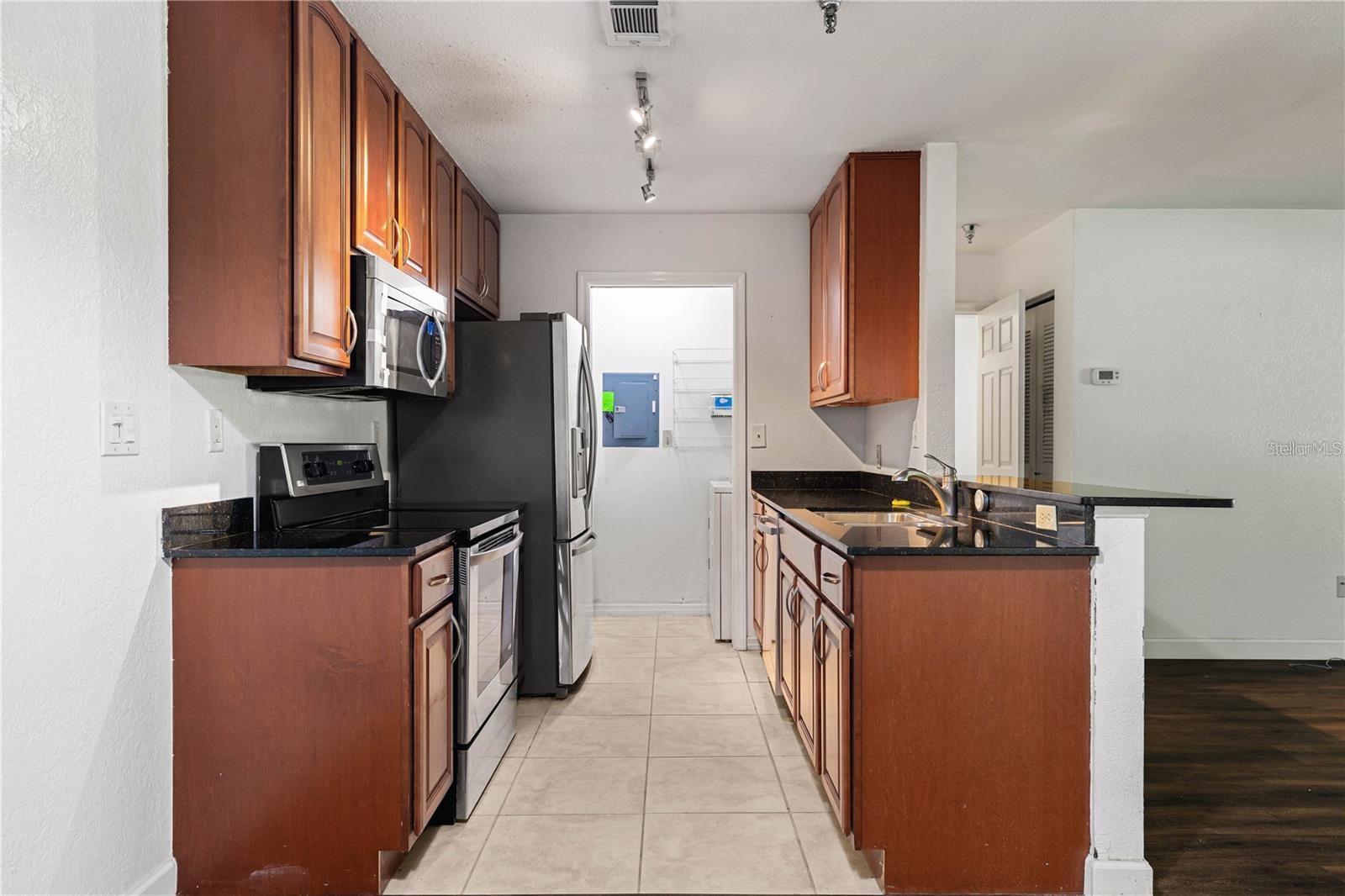 Image 6 of 22 For 10263 Gandy Boulevard N 2405