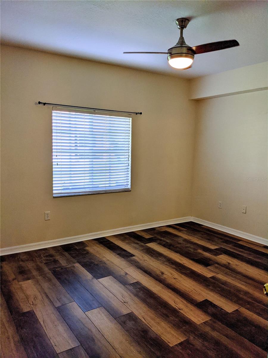 Image 4 of 9 For 6413 Hollydale Place 101