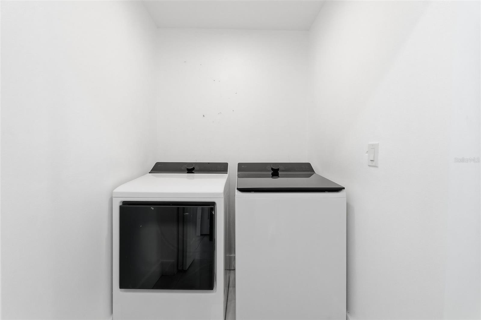 Image 21 of 50 For 10104 Dartmouth Avenue