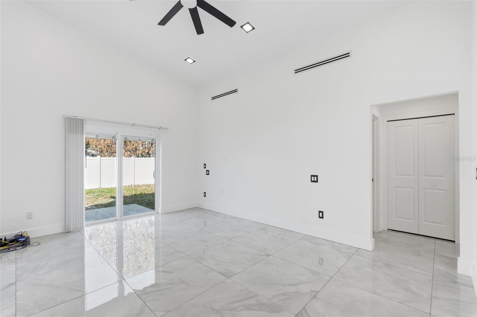 Image 22 of 50 For 10104 Dartmouth Avenue