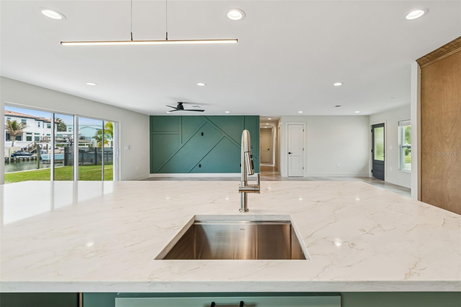 Image 11 of 34 For 3921 Versailles Drive