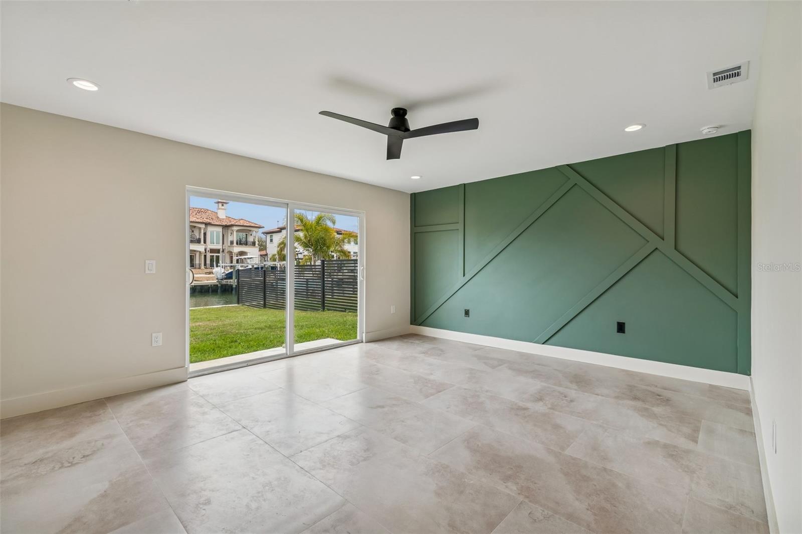 Image 13 of 34 For 3921 Versailles Drive