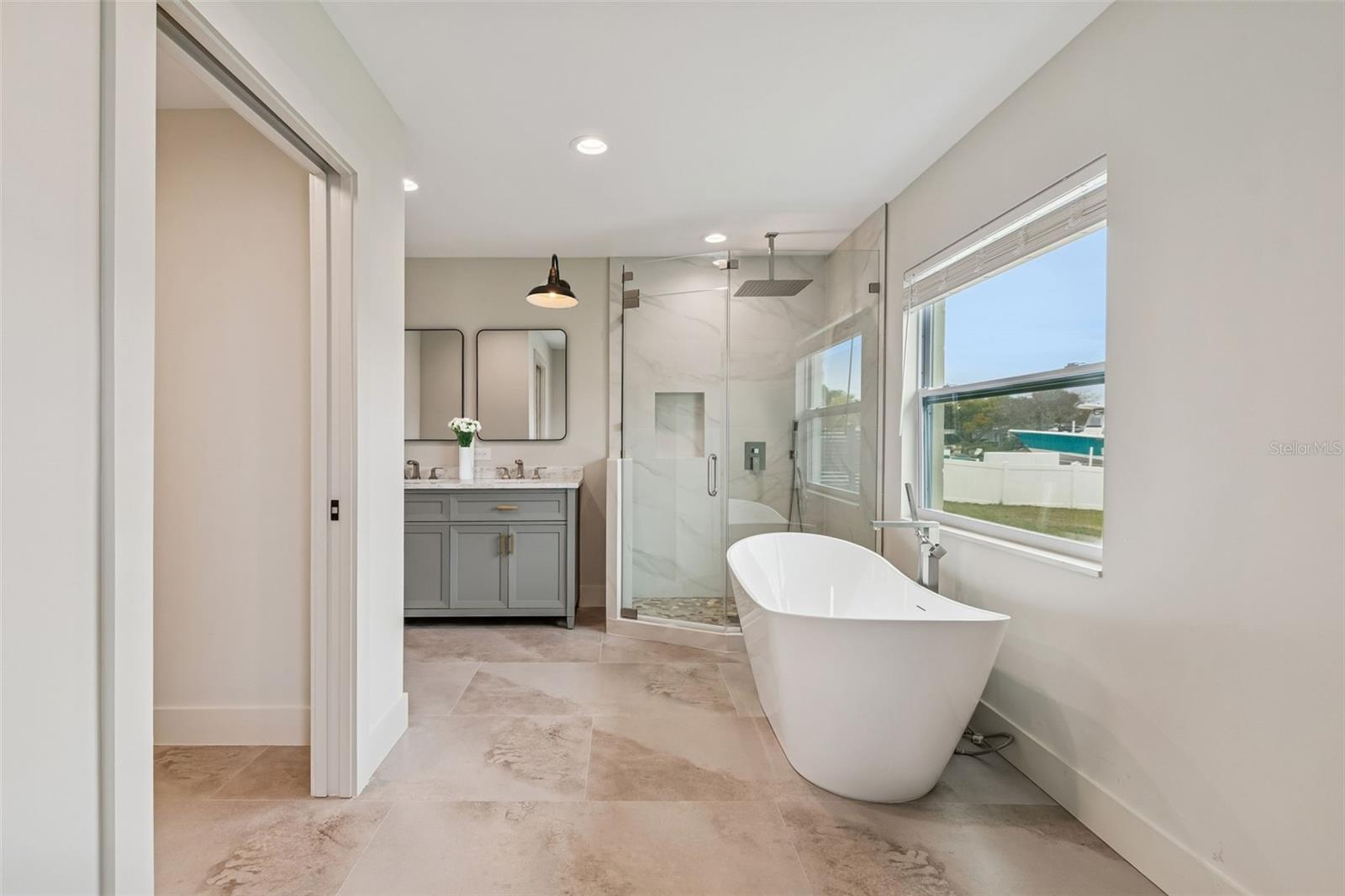 Image 15 of 34 For 3921 Versailles Drive