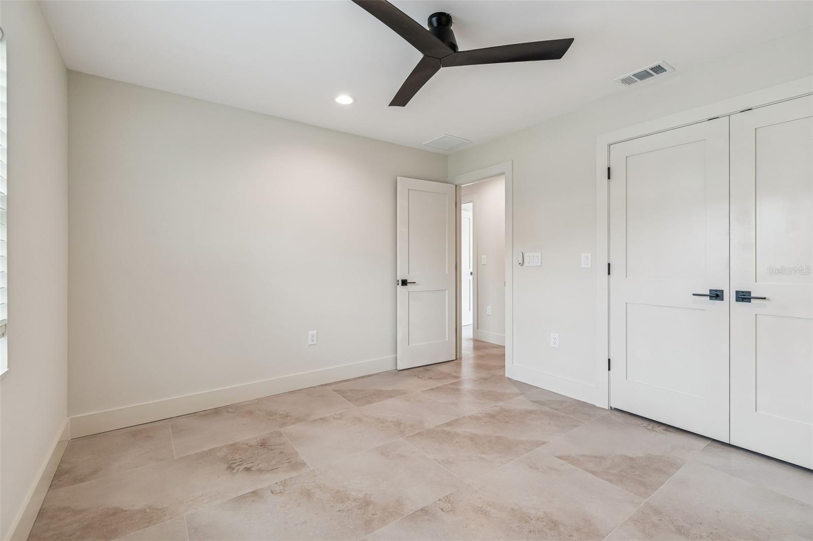 Image 19 of 34 For 3921 Versailles Drive