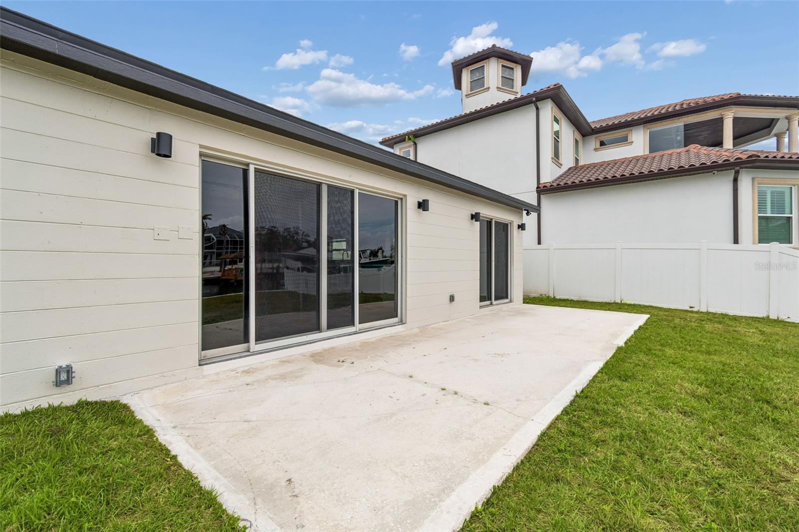 Image 28 of 34 For 3921 Versailles Drive