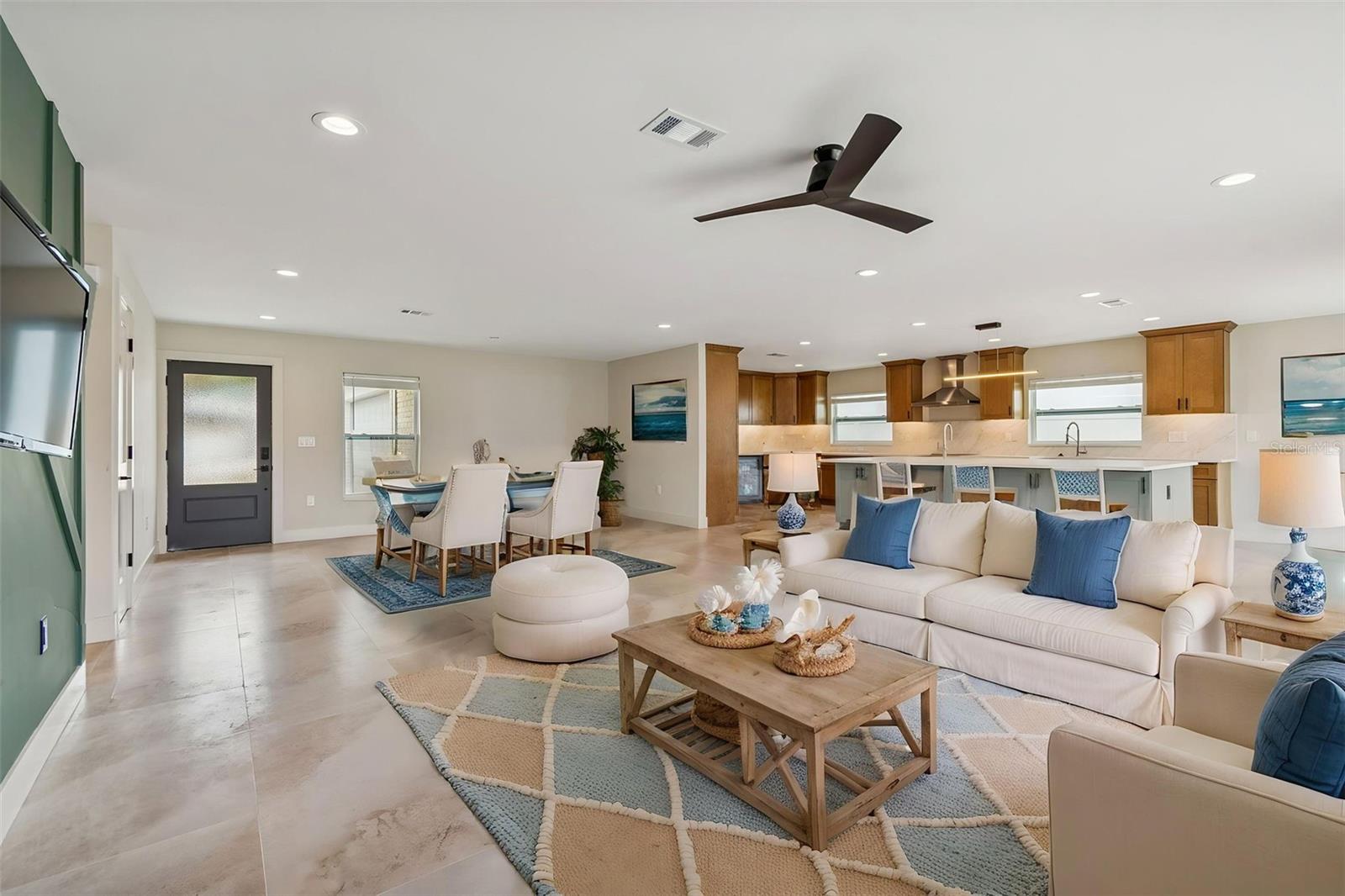 Image 3 of 34 For 3921 Versailles Drive