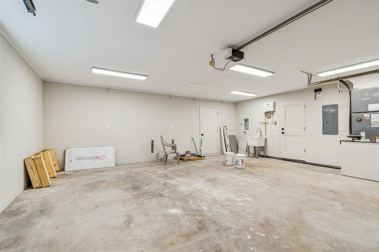 Image 31 of 34 For 3921 Versailles Drive