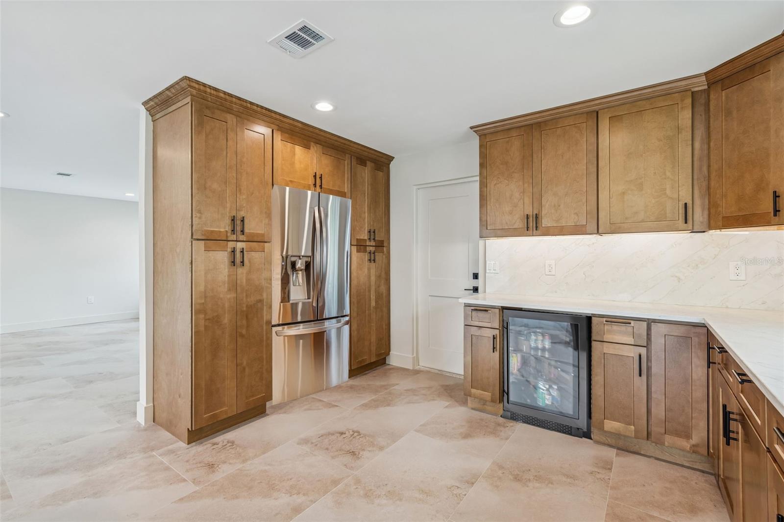 Image 8 of 34 For 3921 Versailles Drive