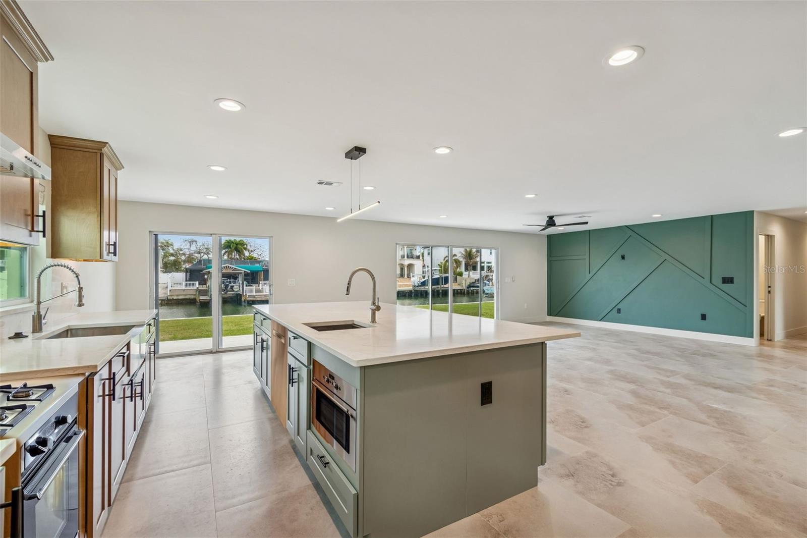 Image 9 of 34 For 3921 Versailles Drive