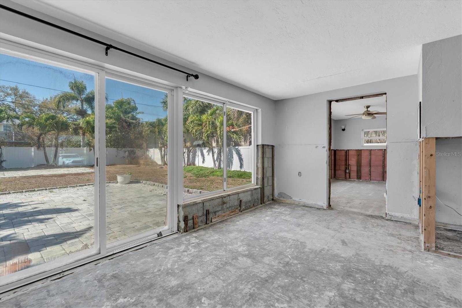 Image 11 of 29 For 735 Snell Isle Boulevard Ne