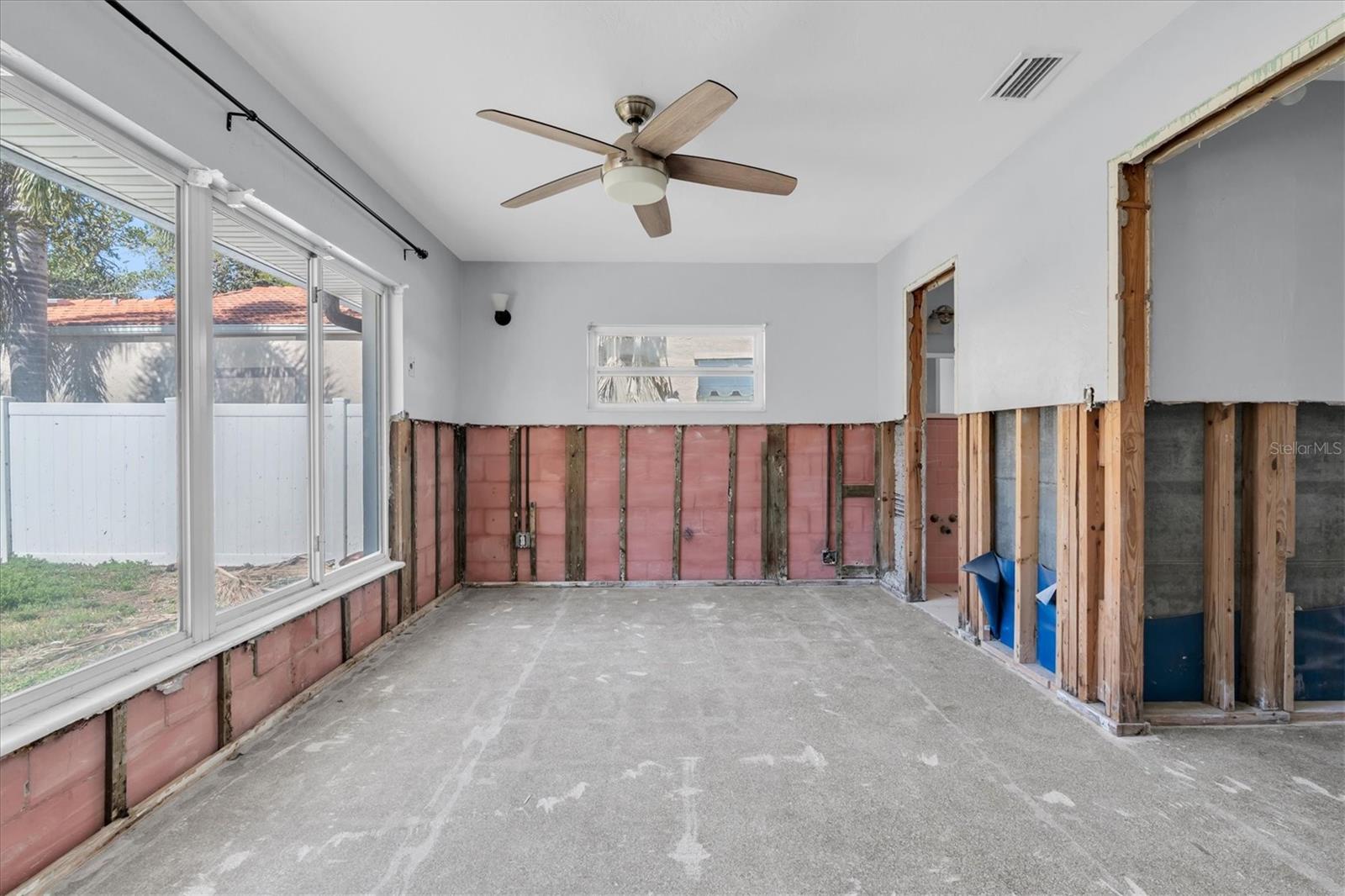 Image 12 of 29 For 735 Snell Isle Boulevard Ne