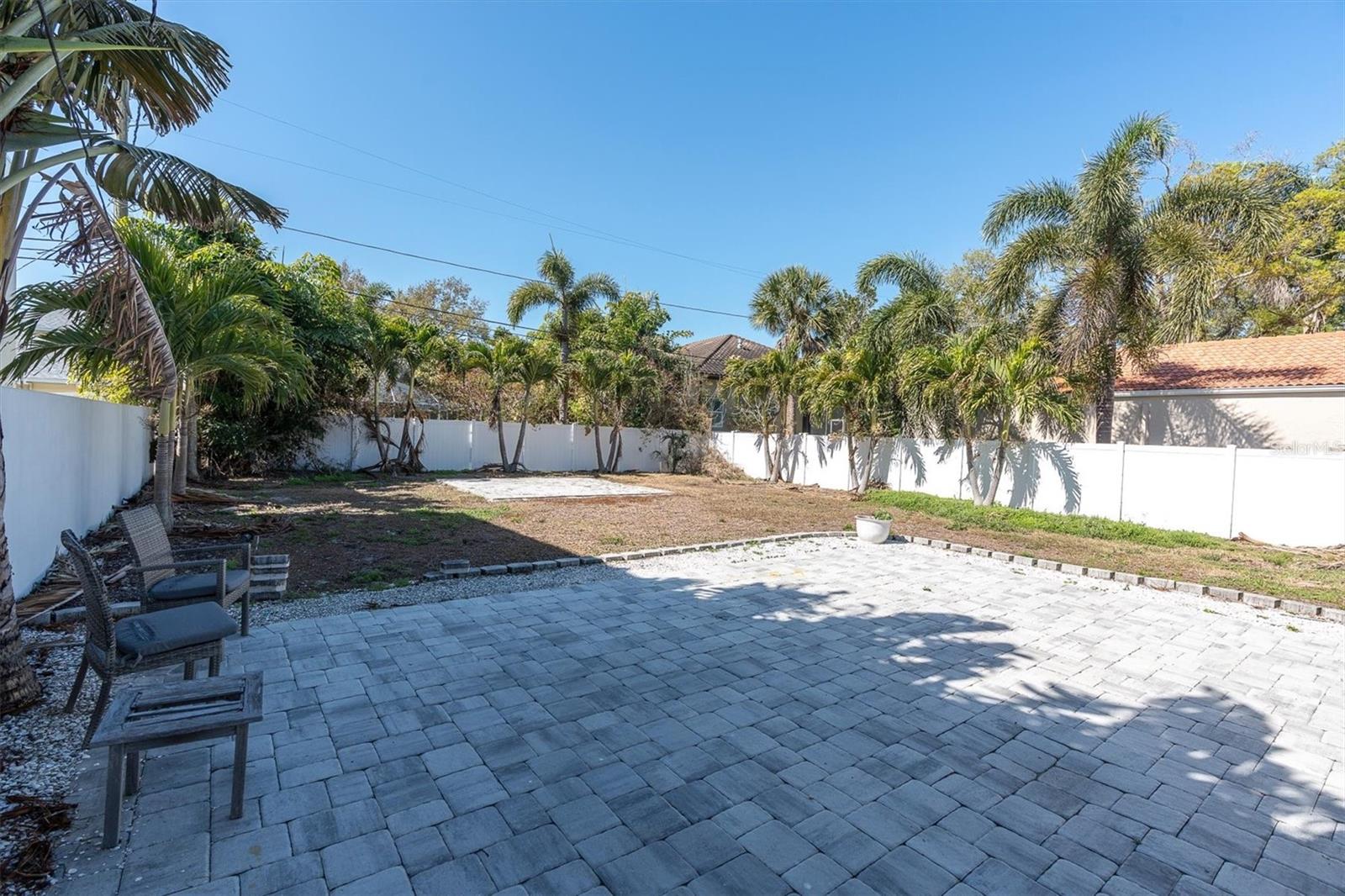 Image 24 of 29 For 735 Snell Isle Boulevard Ne