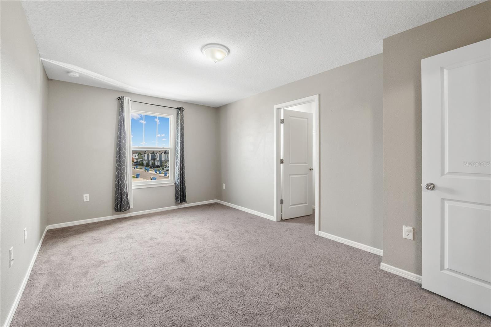 Image 26 of 45 For 5489 Elmview Crossing