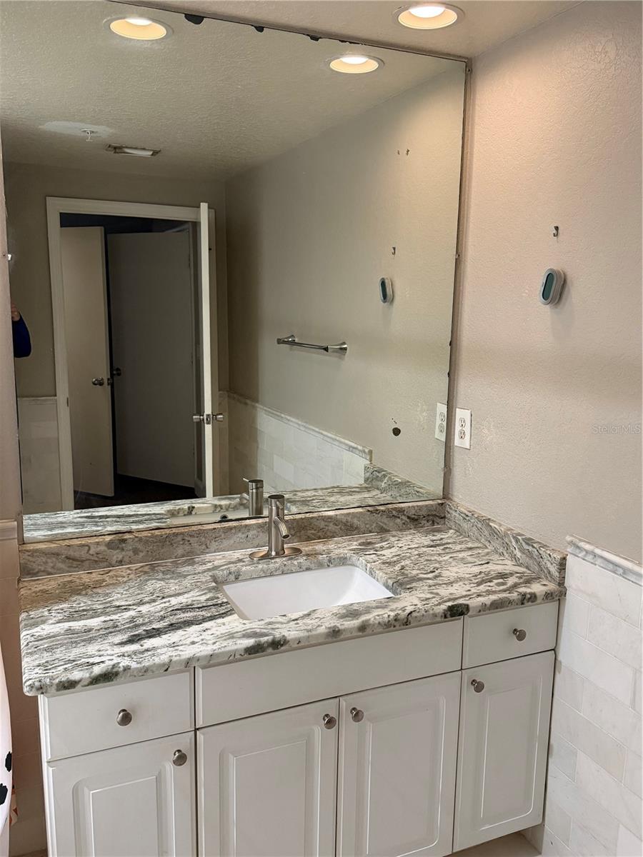 Image 14 of 18 For 402 Armenia Avenue 132