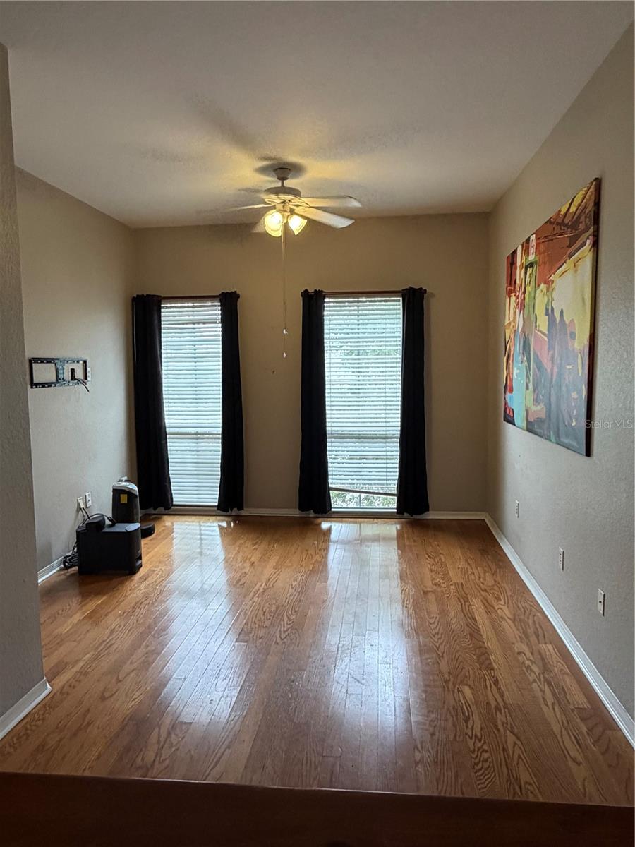 Image 4 of 18 For 402 Armenia Avenue 132